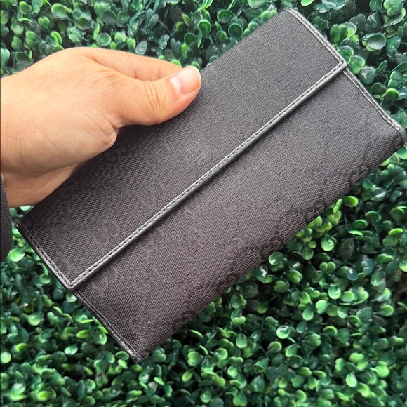 Gucci Authentic Black Embossed Clutch Wallet - Picture 6 of 9